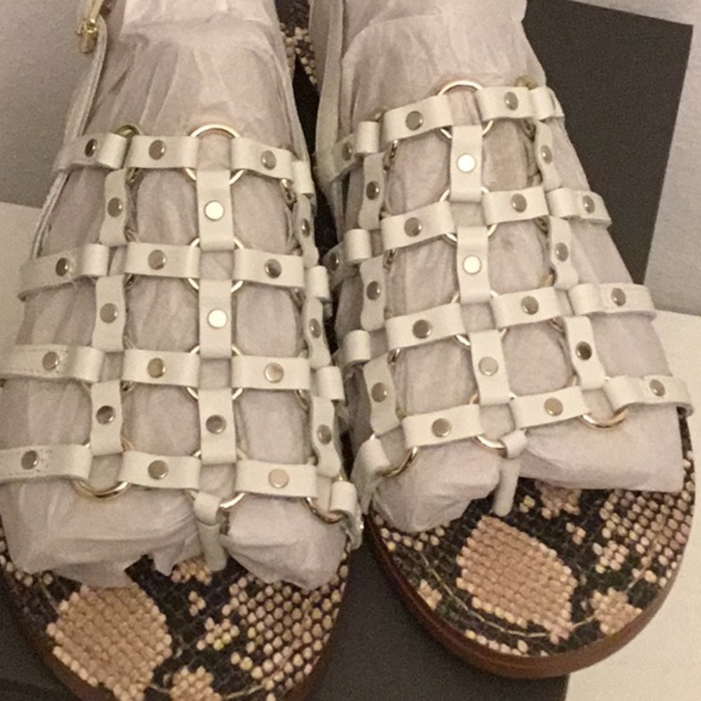 - Vince CAMUTO Richintie studded sandals New - Picture 5 of 5